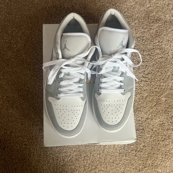 Women’s Air Jordan 1 Low White/Wolf Grey Size 10.5 - Picture 4 of 5